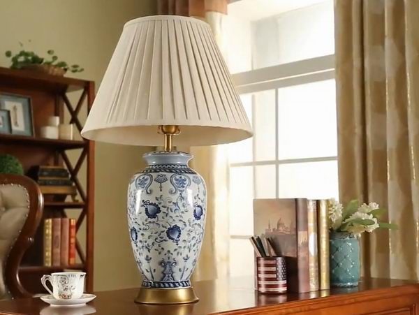 light-to-room-without-ceiling-light-7285214