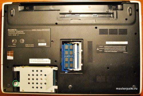 04-vyikrutit-vintik-vinchestera-noutbuka-sony-vaio-sve151g17v-500x336-8375949