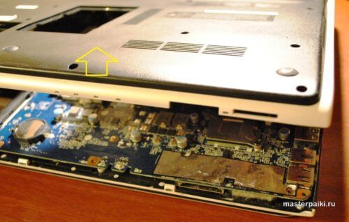 10-pripodnimmaem-nizhnyuyu-kryishka-noutbuka-sony-vaio-500x319-6064891