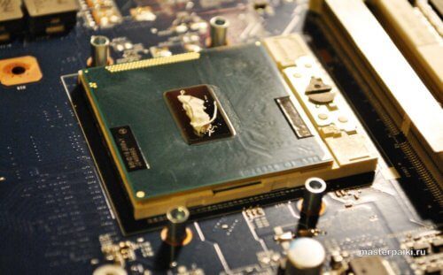 24-protsessor-s-zamenennoy-termopastoy-na-noutbuke-sony-vaio-sve151g17v-500x311-1162130