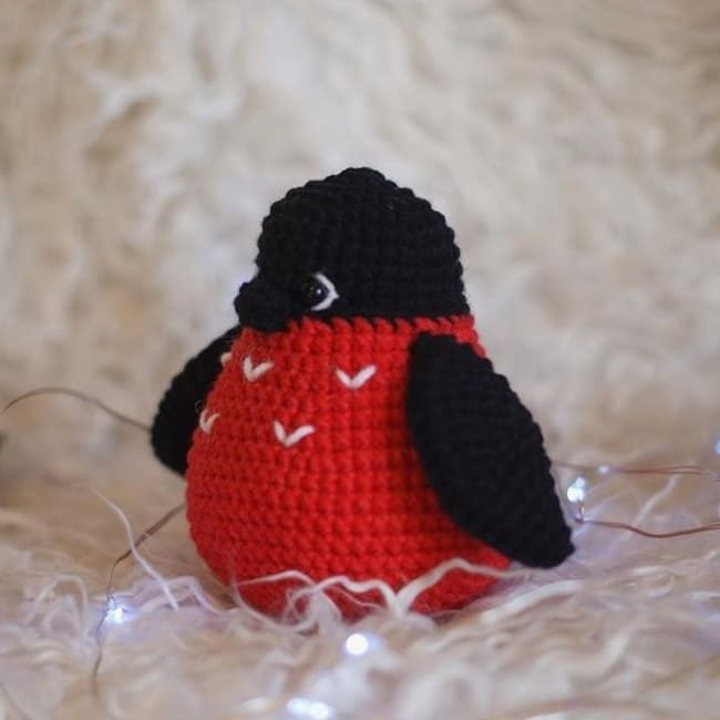 vyazanyj-snegir-amigurumi-1395177