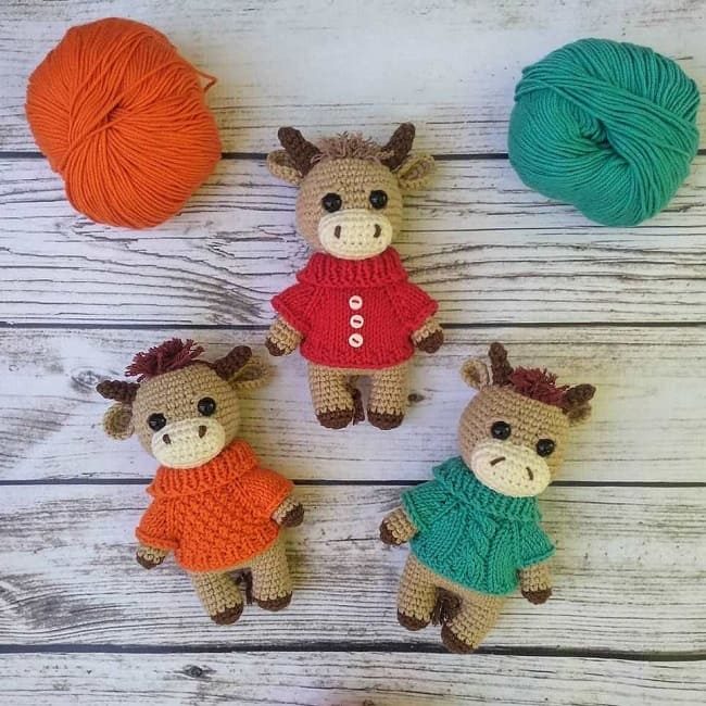 bychok-amigurumi-v-svitere-7373053